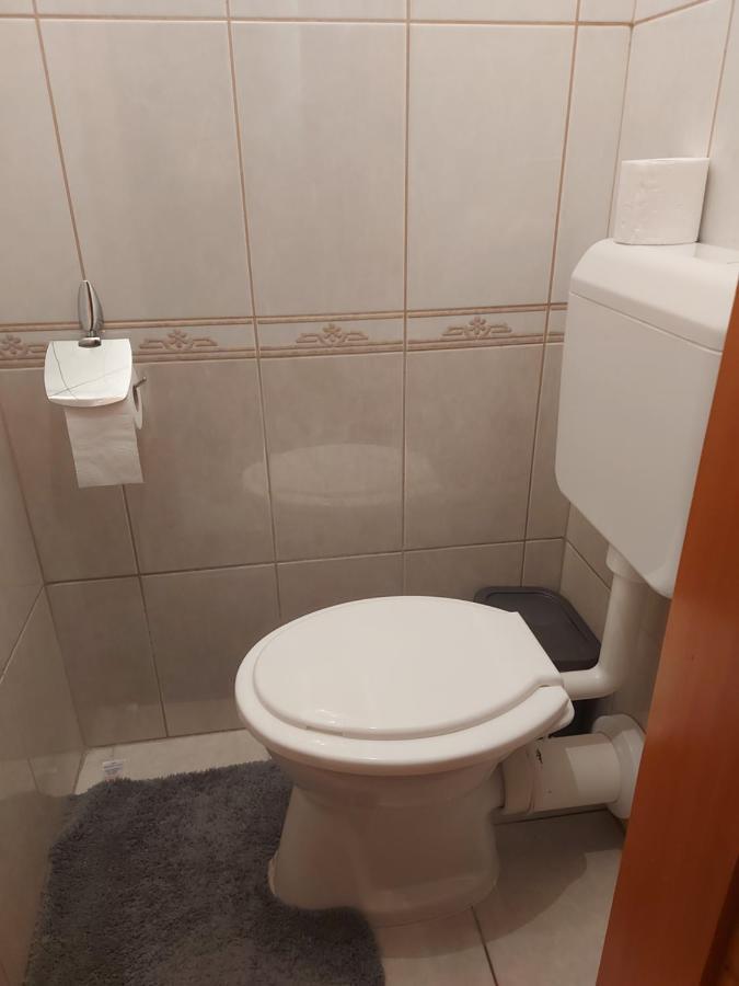 Lara Apartman Debrecen Extérieur photo