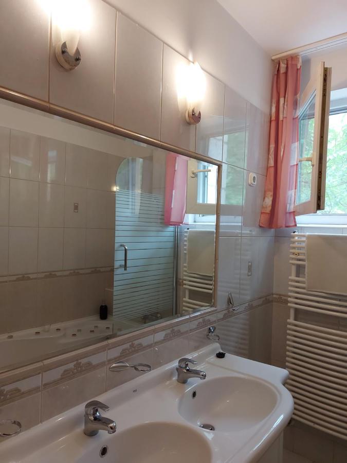 Lara Apartman Debrecen Extérieur photo