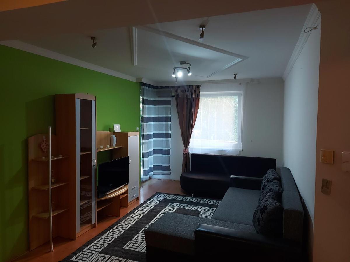 Lara Apartman Debrecen Extérieur photo