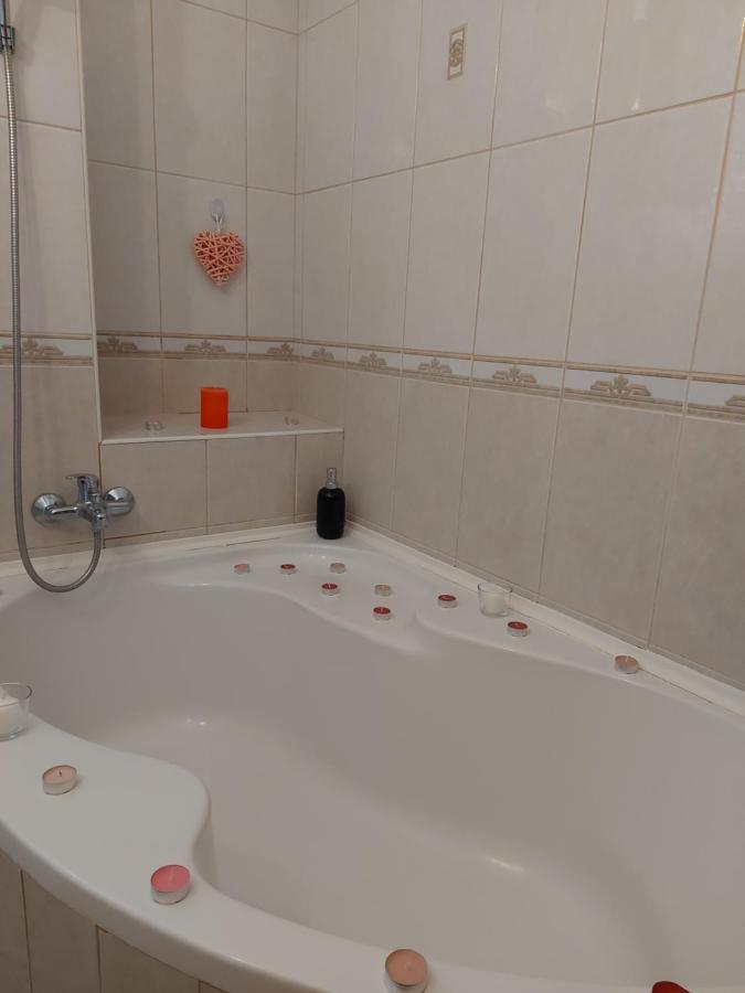 Lara Apartman Debrecen Extérieur photo