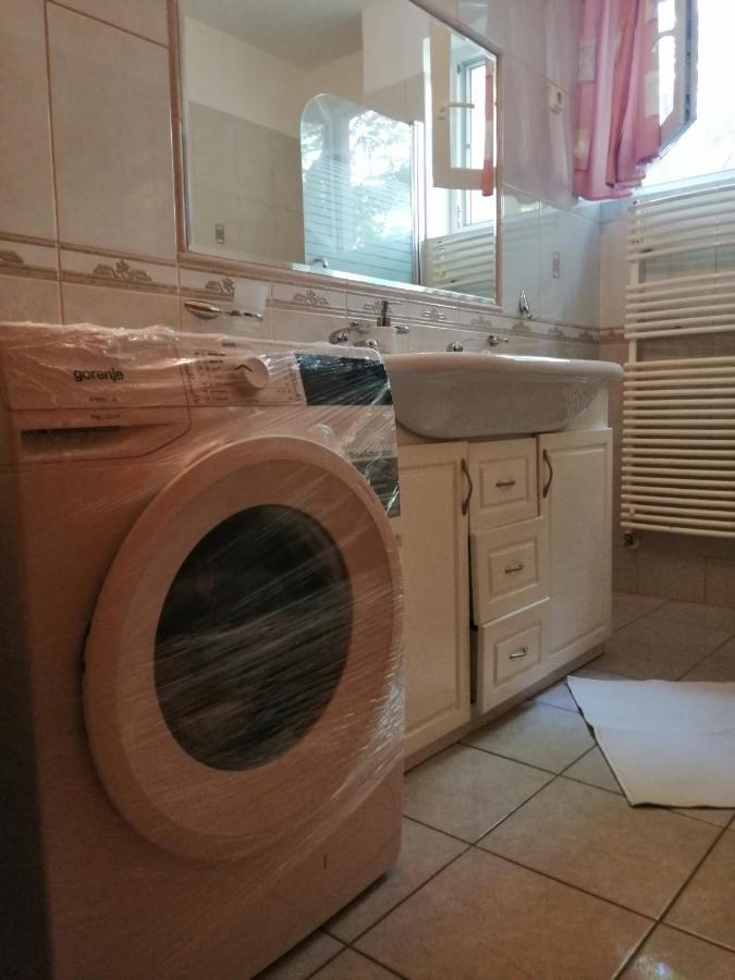 Lara Apartman Debrecen Extérieur photo