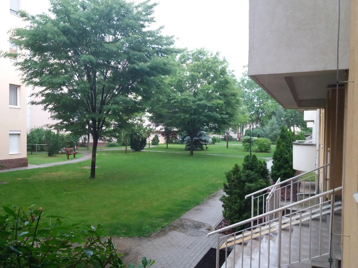 Lara Apartman Debrecen Extérieur photo